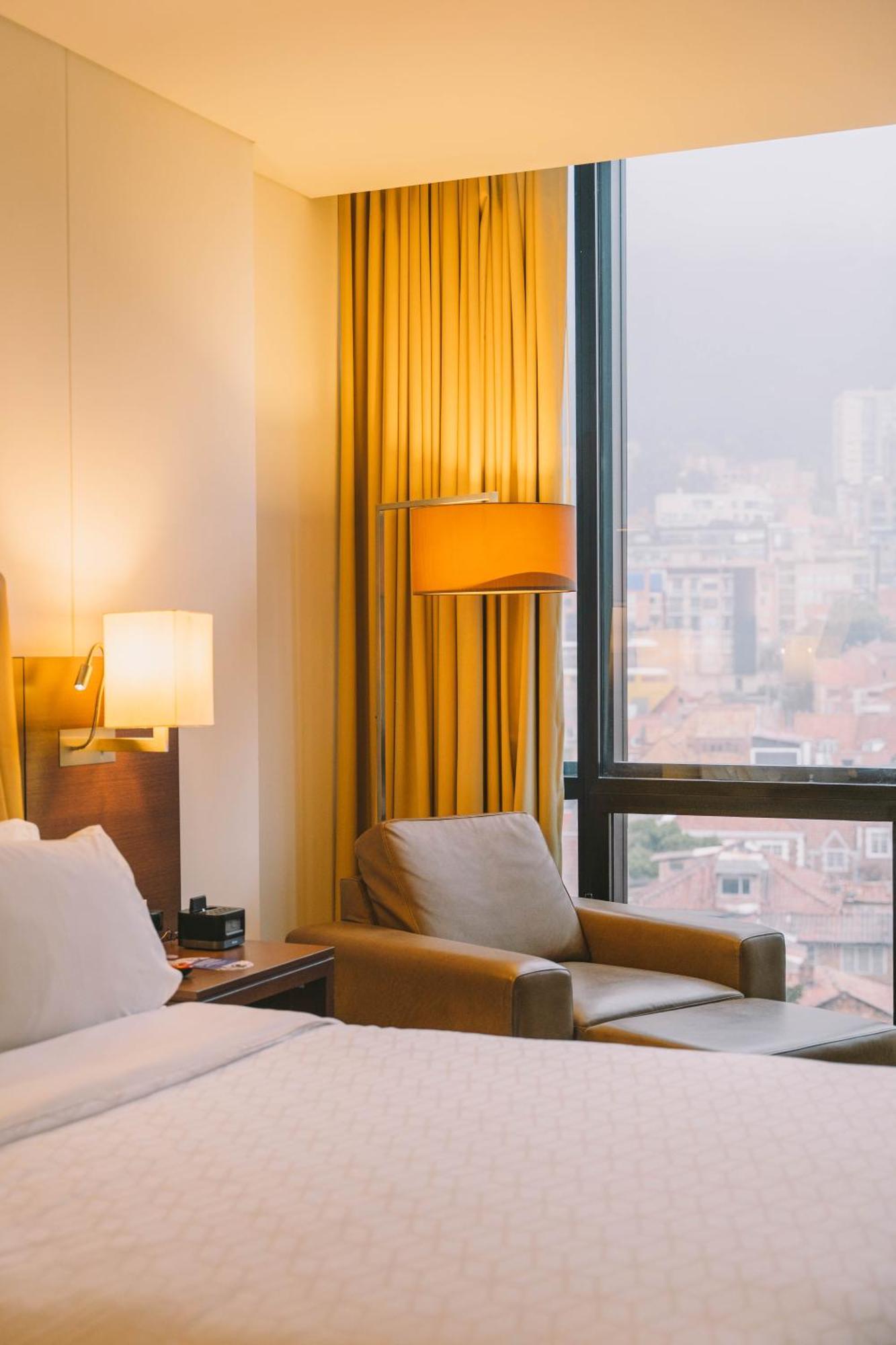 Holiday Inn Express&Suites Bogota Zona Financiera, an IHG Hotel Exterior foto